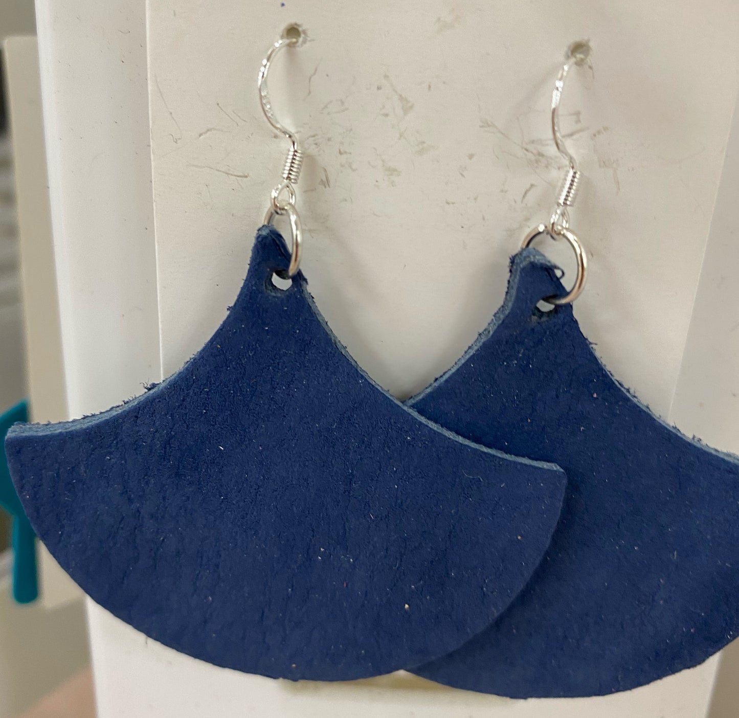 Medium Ginko Leaf Leather